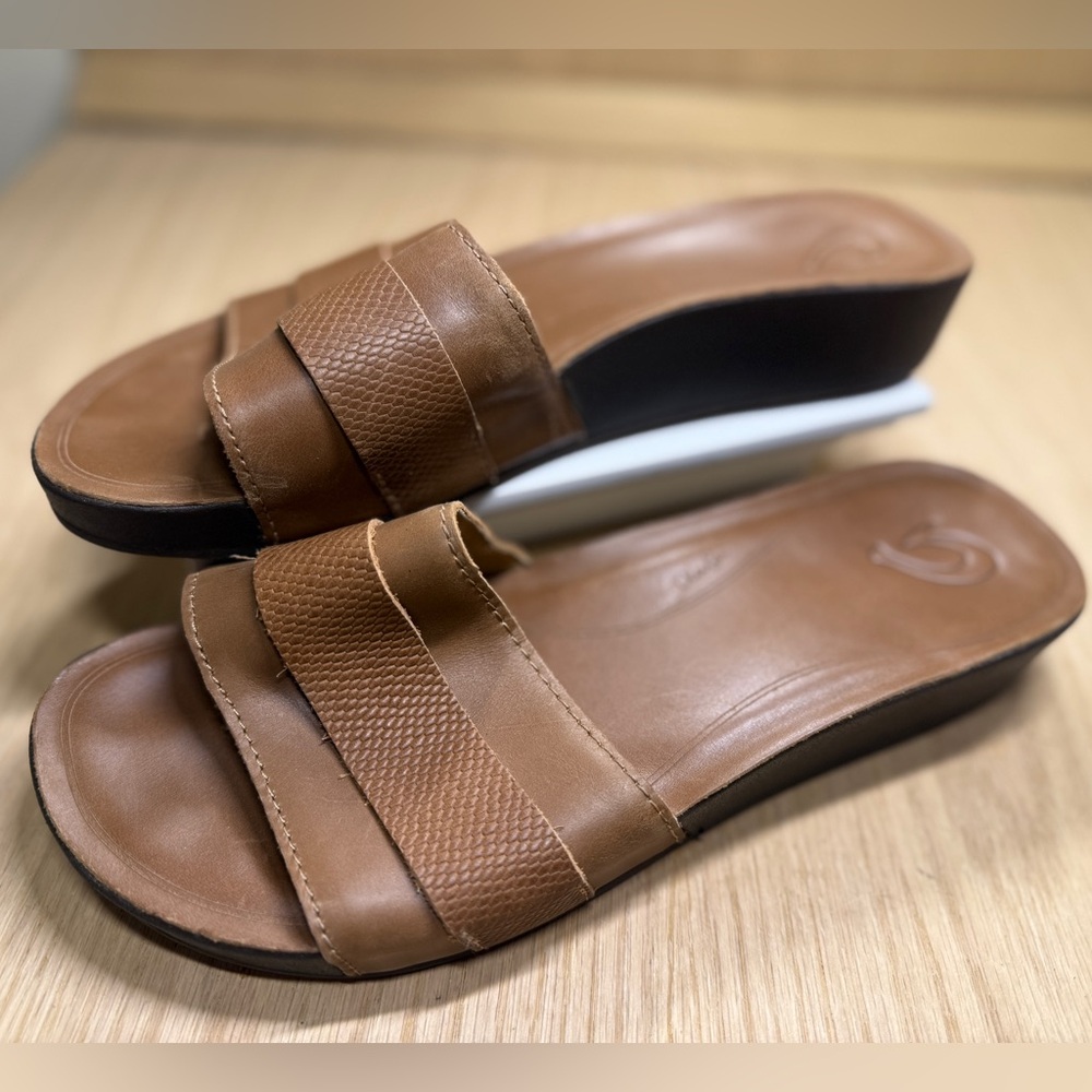 OluKai Ola Huna Brown Leather Toe Post Slides Women's Size 9
